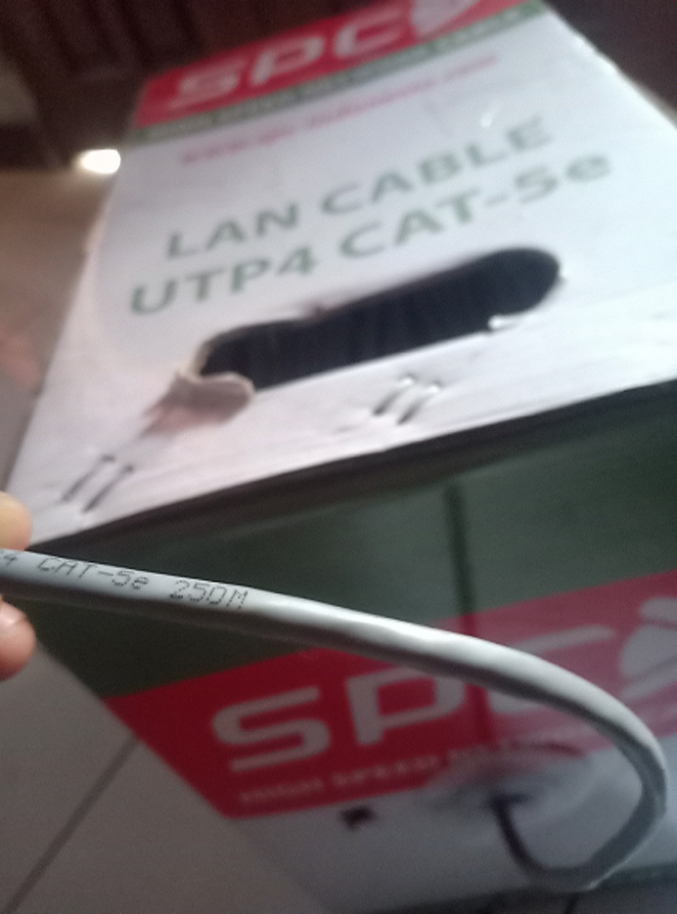 Kabel LAN Cat5 dengan kualitas terbaik membuat cctv anda bebas gangguan.