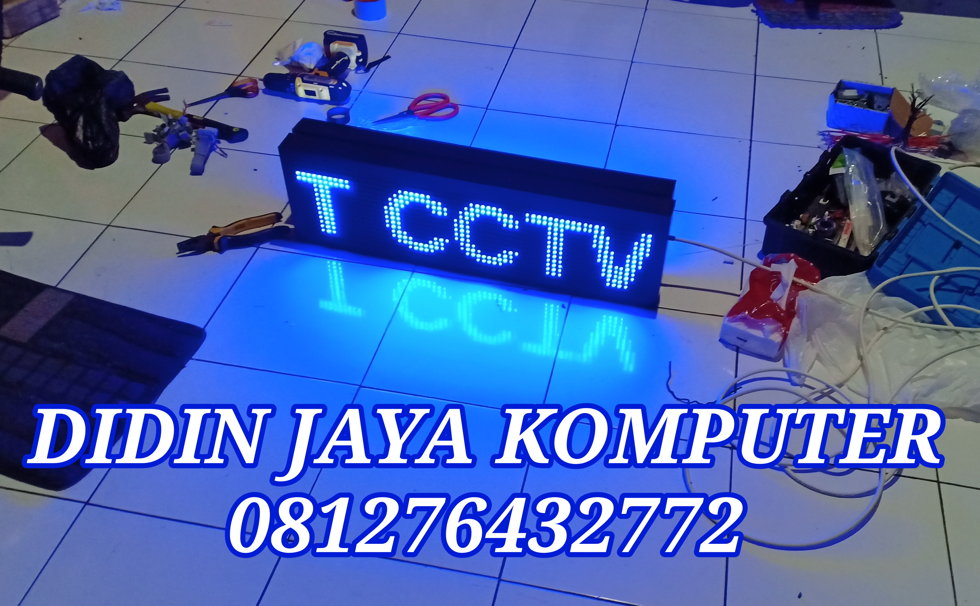 Running text biru dengan kualitas outdoor dan mampu memberikan penerangan kepada siapapun yang melihatnya membuat running text biru ini menjadi idaman bagi semua pengusaha ataupun pemilik suatu tempat. 