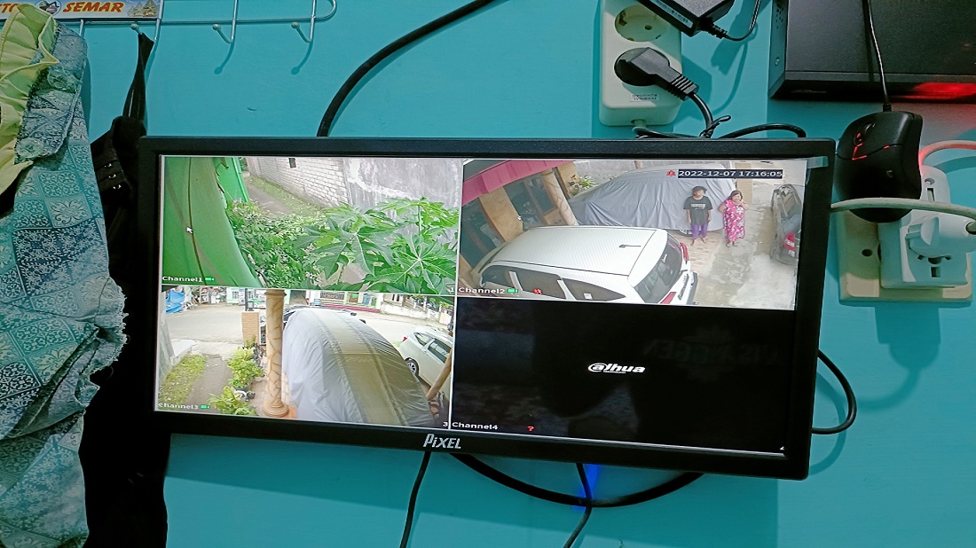 <p>Pemasangan CCTV dengan kualitas terbaik memberikan gambar dan video yang lebih tinggi, menggunakan part yang paling bagus di kelasnya dan mampu memberikan pelayanan terbaik untuk anda saat ini, anda bisa dapatkan kamera lebih dari satu dengan harga murah dan gratis pemasangan hanya ada di toko kami saat ini Didin Jaya Komputer.</p>