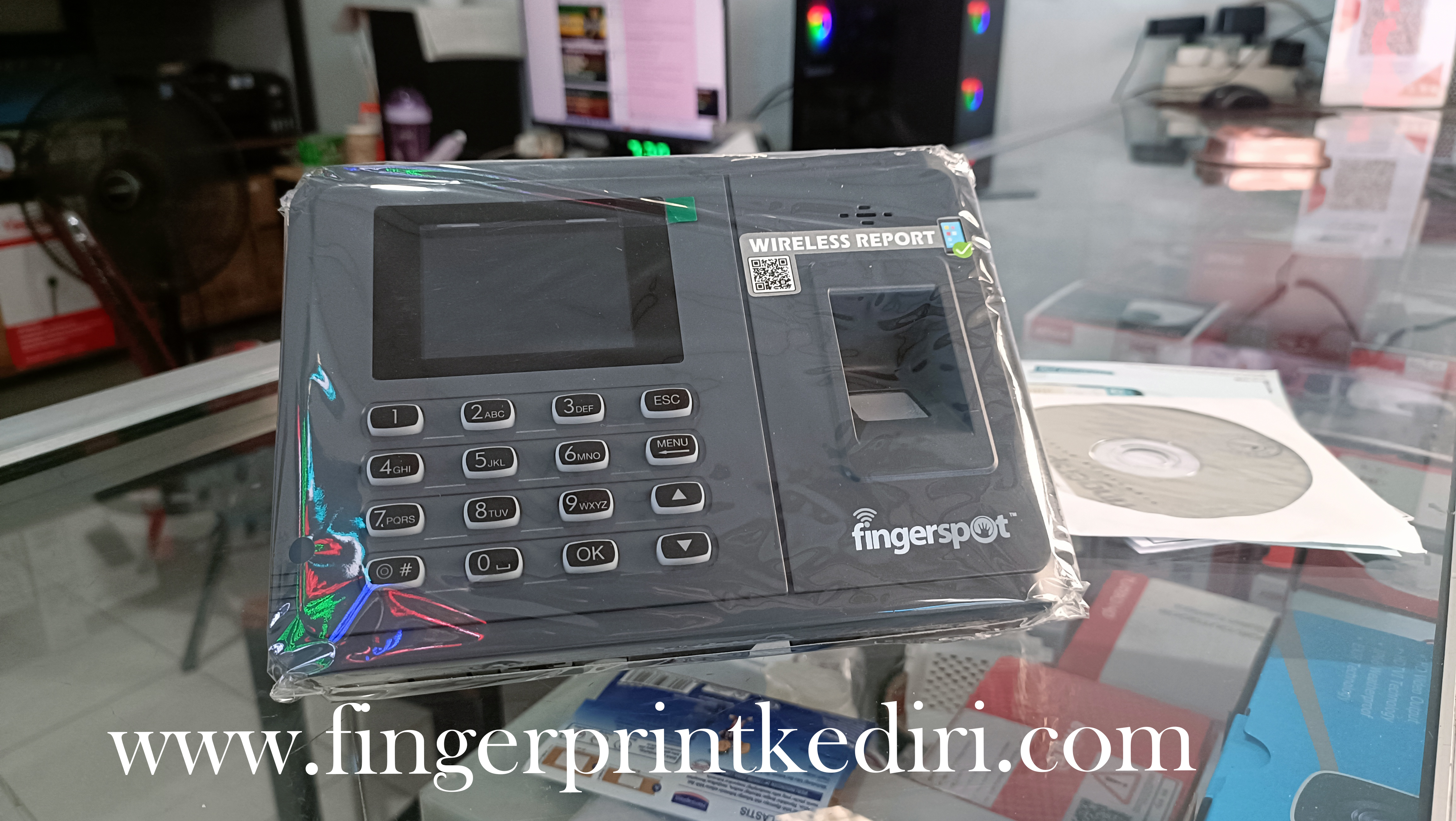 <p><br />Apa itu Fingerprint dan bagaimana teknologi bekerjanya ? Mesin Fingerprint adalah perangkat biometric yang digunakan untuk otentikasi identitas seseorang melalui sidik jari. Teknologi ini membaca pola unik dari setiap sidik jari dan mencocokannya dengan data yang tersimpan di sistem proses ini cepat, akurat, dan sulit untuk dipalsukan, menjadikannya Solusi ideal untuk persensi karyawan, akses control, dan keamanan data. Mesin ini biasanya digunakan oleh Perusahaan, Lembaga pemerintahan, Sekolah, Rumah sakit, hingga ritel untuk mencatat kehadiran dan pengelola absensi pegawai secara otomatis.</p><p>&nbsp;</p>