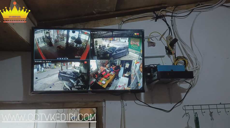 <p>Keamanan merupakan kebutuhan utama di era modern, rumah, toko, kantor, gudang, hingga area peternakan membutuhkan sistem pengawasan yang mampu bekerja tanpa henti. Di sinilah peran CCTV menjadi sangat penting. Kamera pengawas tidak hanya berfungsi sebagai alat pencegah tindak kejahatan, tetapi juga sebagai sarana pemantauan aktivitas, dokumentasi kejadian serta kontrol manajemen. CV Didin Jaya hadir sebagai solusi terpercaya dalam penyedia jasa pemasangan, perawatan, dan pembenahan sistem CCTV dengan layanan professional harga terjangkau dan hasil kerja yang rapi.</p><p>&nbsp;</p>